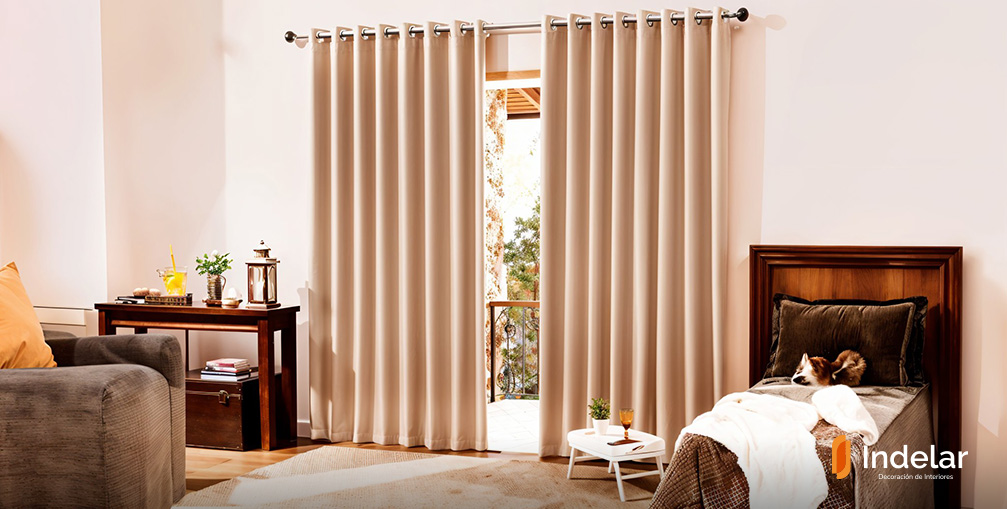 CORTINAS CON OJALES Y BARRAS DE ACERO 1